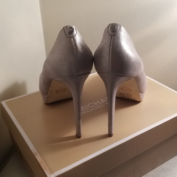 Shoes - Picture 2 of 5